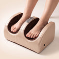 Pieds nus glissés dans un masseur pieds et mollets shiatsu chauffant doré champagne